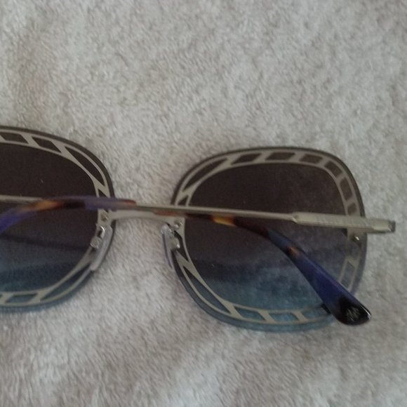 Tory Burch Sunglasses - Picture 8 of 8
